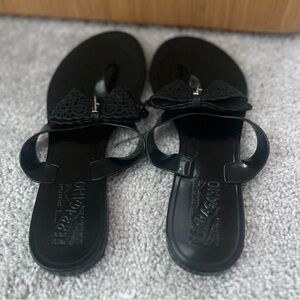 SALVATORE FERRAGAMO
Rubber Bow Accents Slides
Women's Size: 7